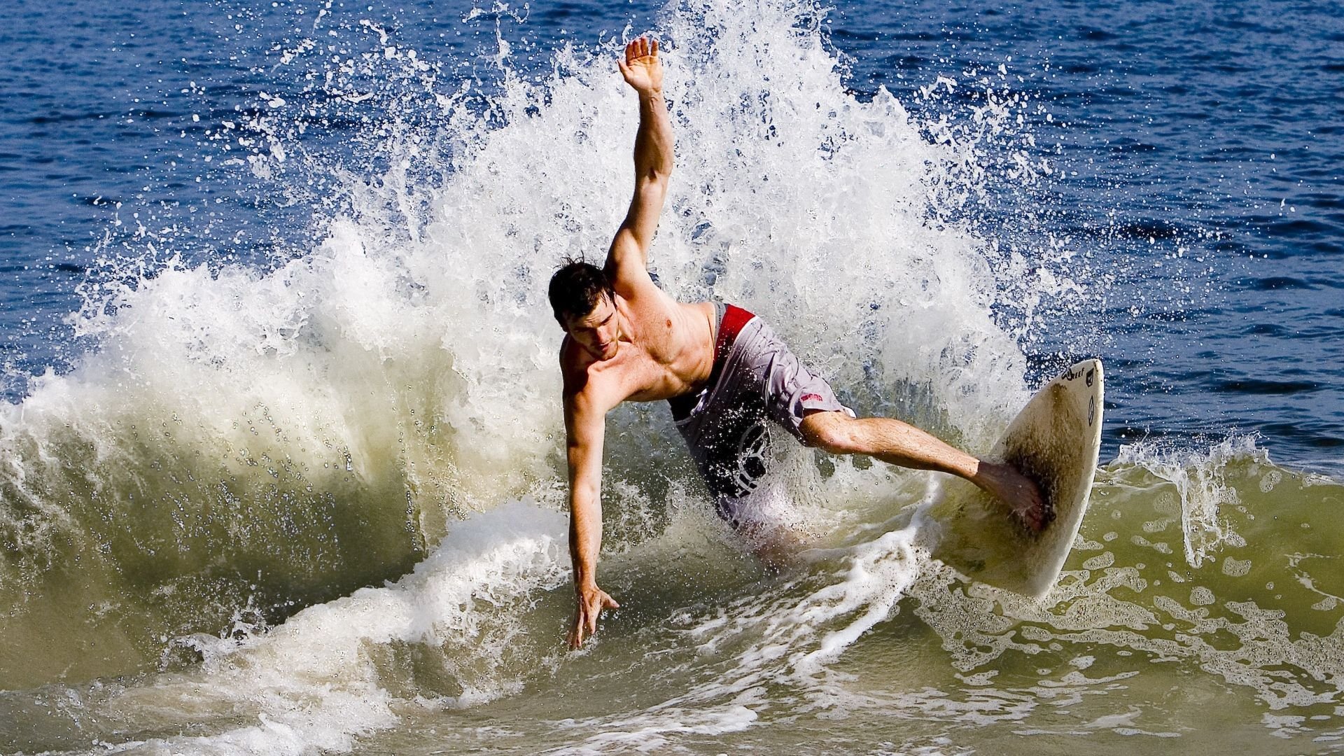 巴塞罗那惨败被淘汰，门兴晋级八强，巴塞罗那的门将叫什么名字